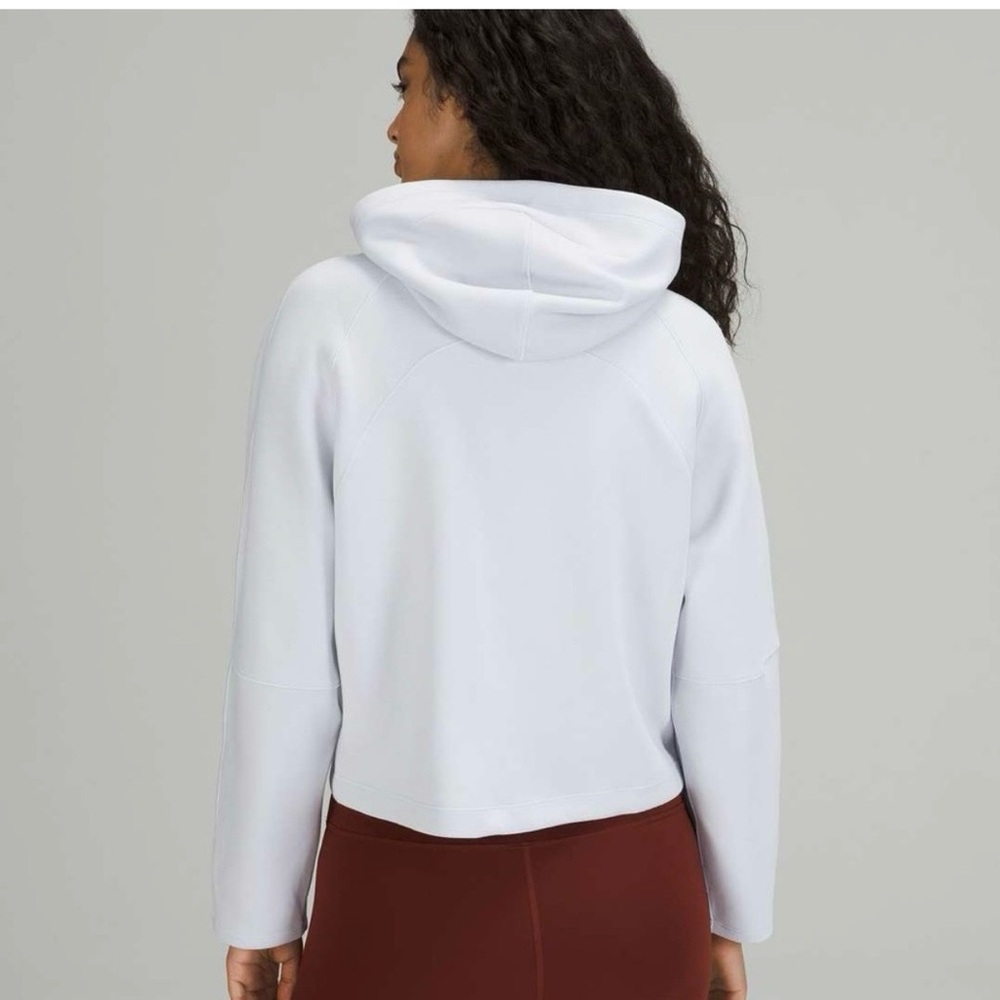 Nwot Lululemon AirWrap Pullover Hoodie in Alpine White, size 4. - Picture 3 of 6